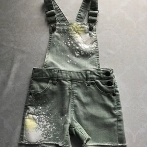 Shortalls in distressed denim